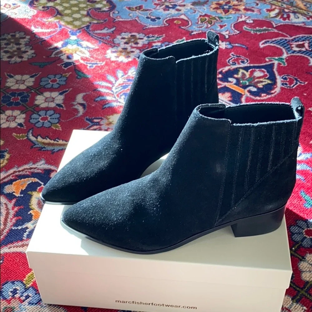 Marc Fisher black suede - Picture 1 of 3